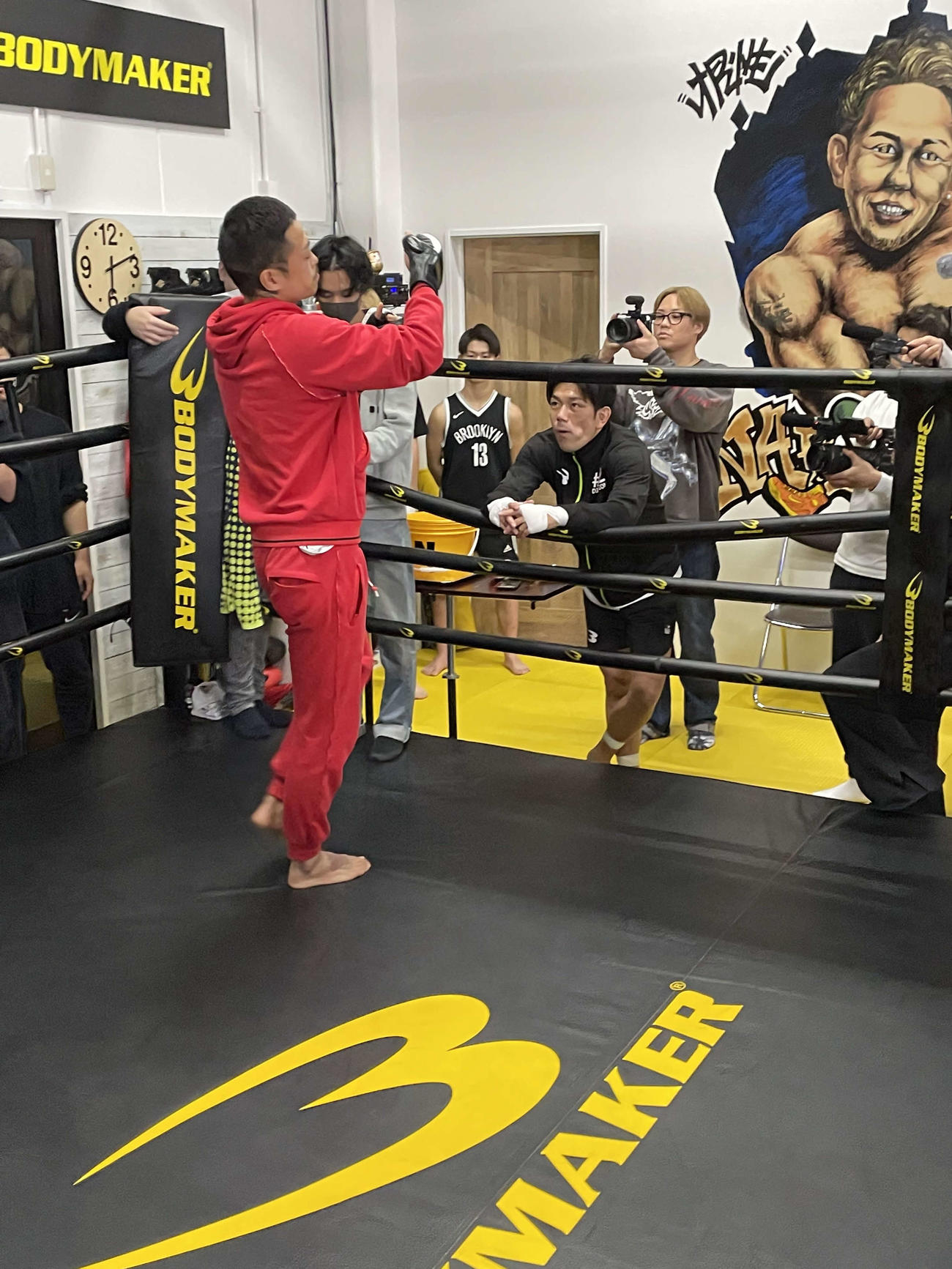 4・1の「RIZIN.41」に向けて、対戦相手同士で異例の合同で公開練習を行った芦沢竜誠（手前）と皇治