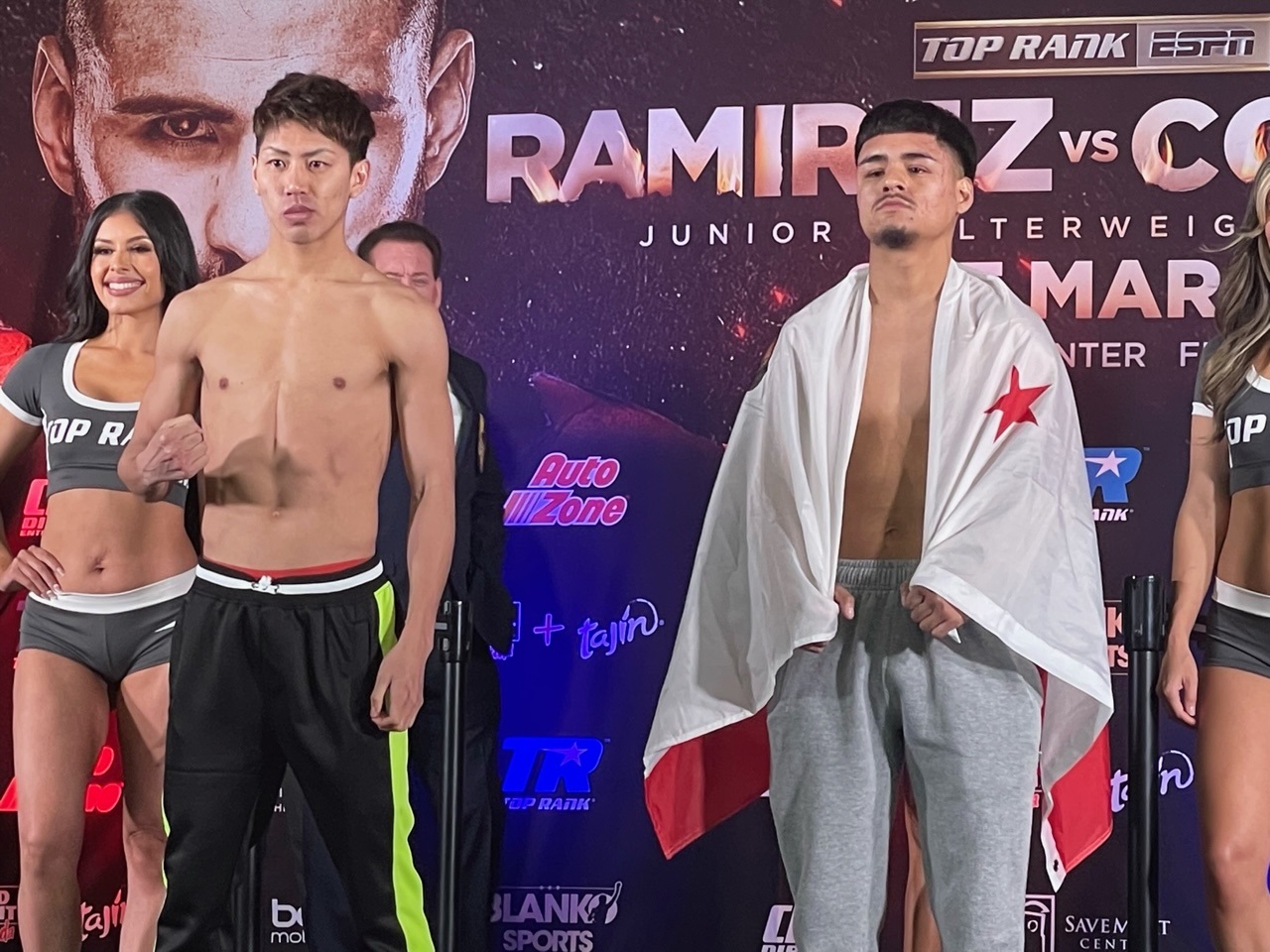米国でプロ4戦目に臨む村田昴（左）。右は対戦相手のホセ・ネグレット（帝拳ジム提供）