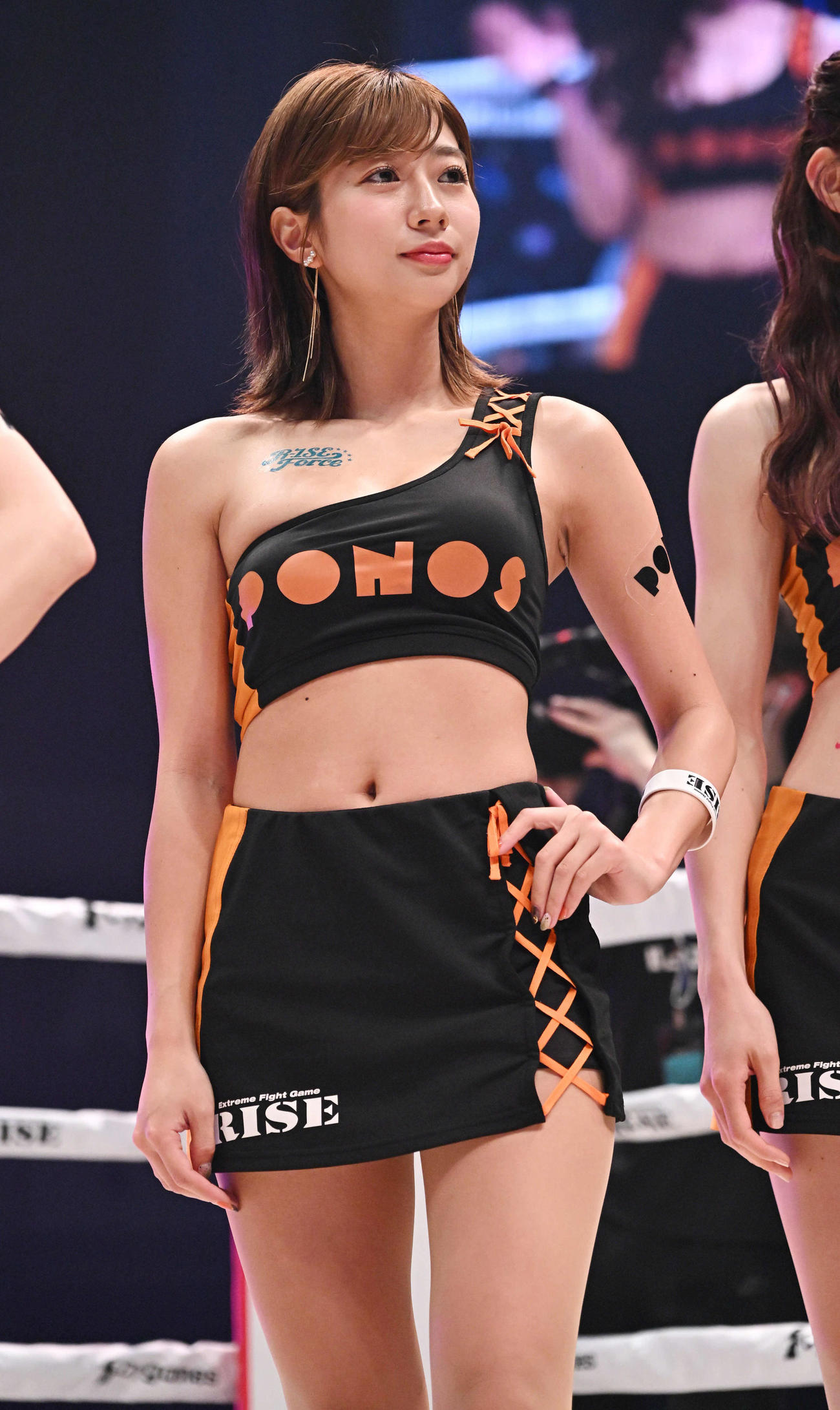 オープニングセレモニーでリングインしたラウンドガールの大貫彩香（撮影・滝沢徹郎）