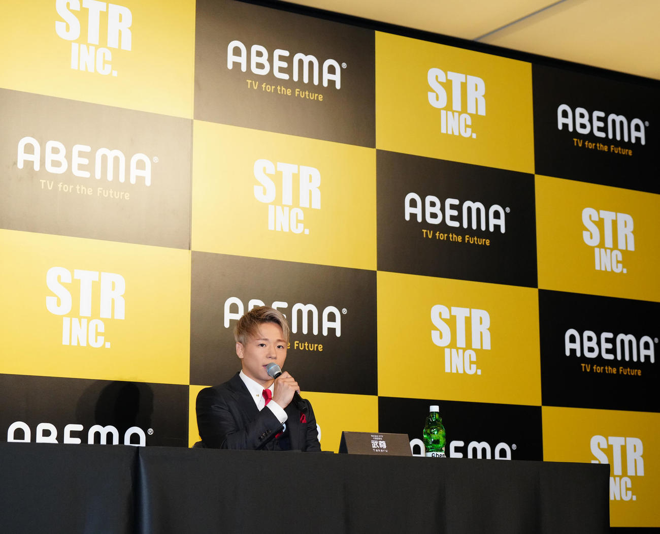 ABEMAとの新契約記者会見に臨む武尊（撮影・江口和貴）