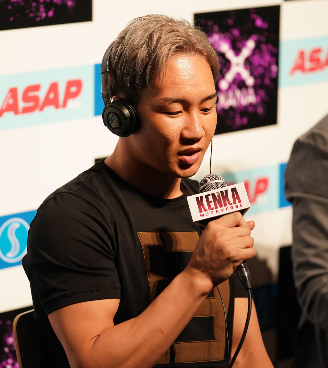 あいさつをする朝倉未来（撮影・横山健太）