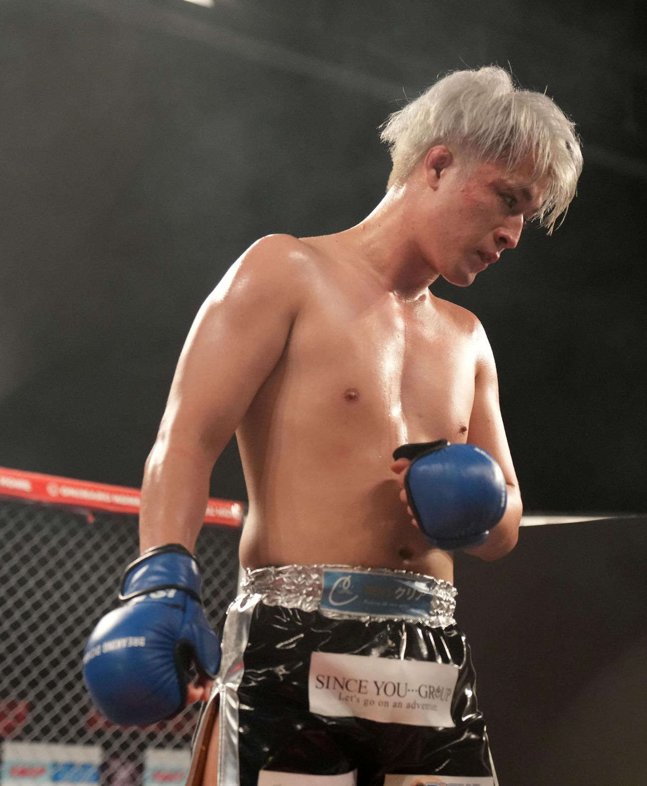 ジョリー対啓之輔　判定の末に勝利したジョリー（撮影・横山健太）