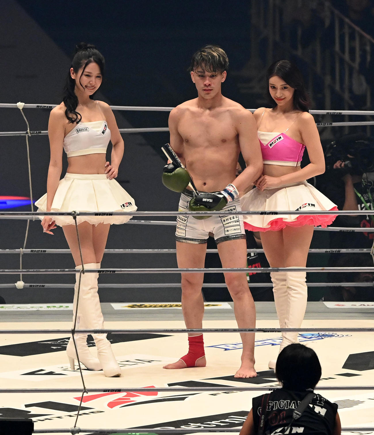 進撃の祐基対木村“ケルベロス”颯太　3回、進撃の祐基をTKOで破った木村“ケルベロス”颯太（撮影・前岡正明）