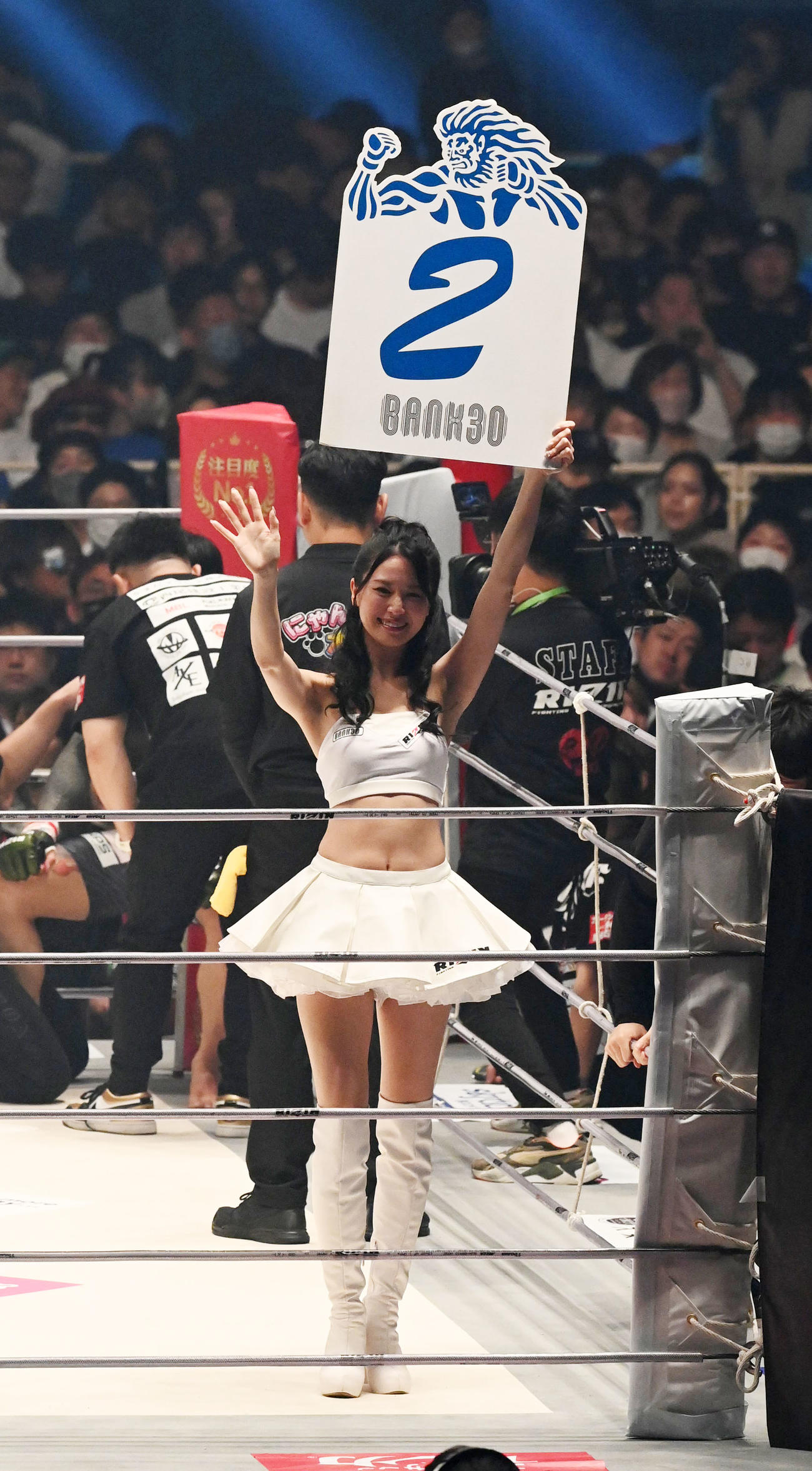 RIZINガール荒井つかさ（撮影・前岡正明）