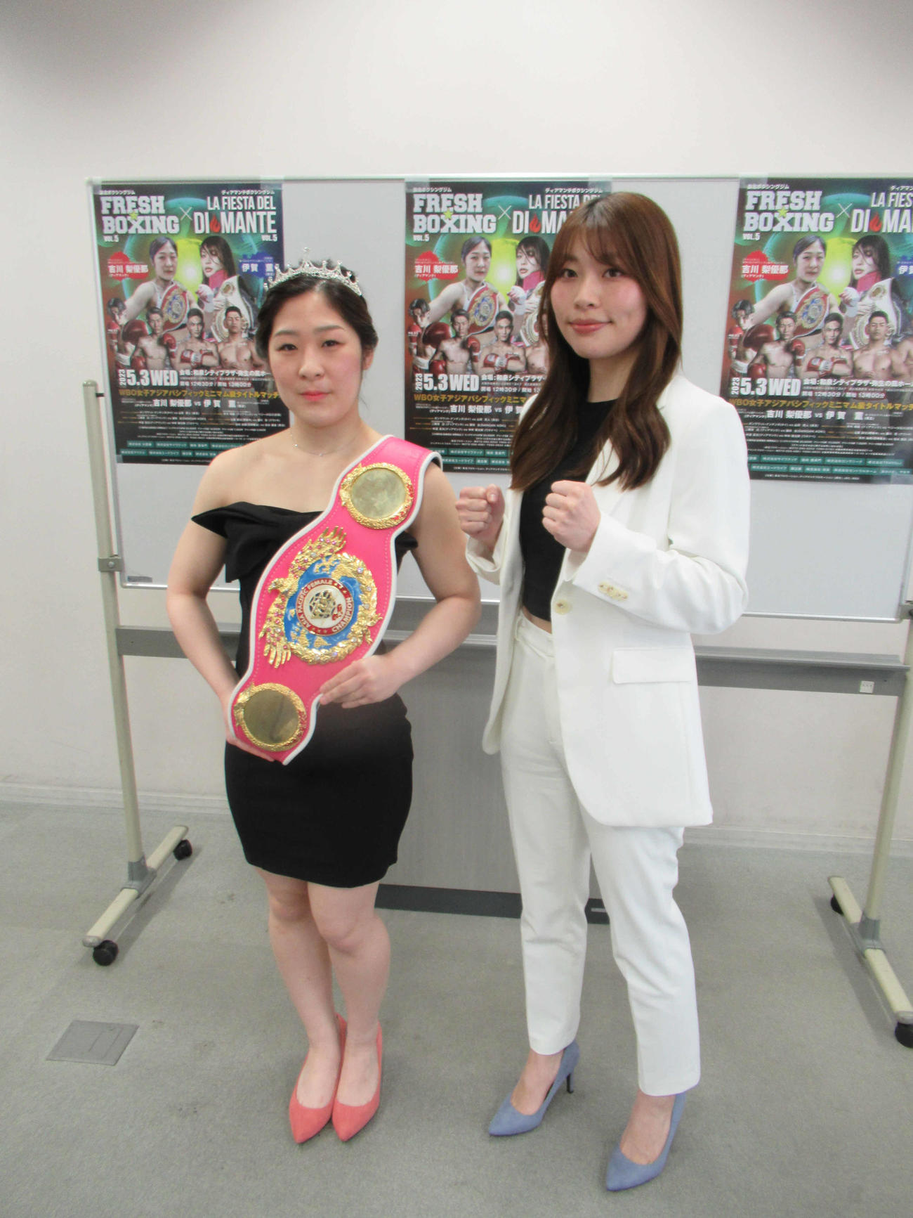 5月3日にタイトル戦に臨む王者吉川（左）と挑戦者の伊賀（撮影・実藤健一）