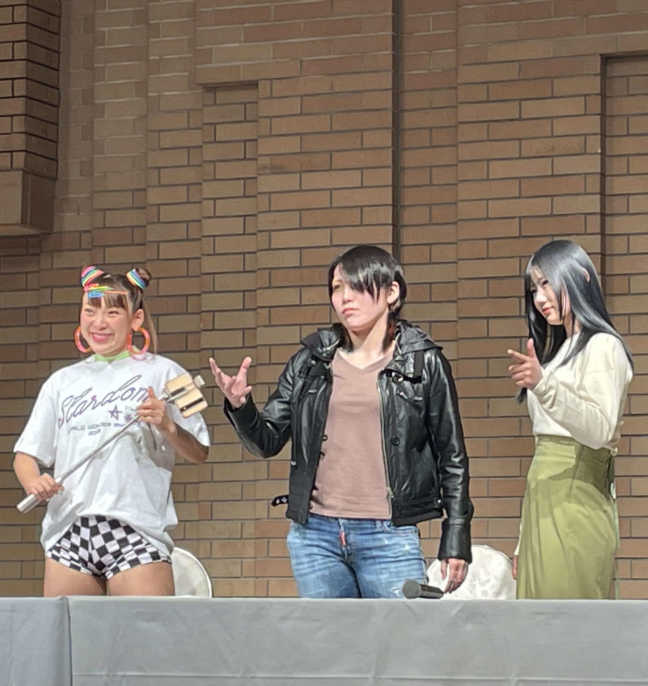 スターダムの4・23横浜アリーナ大会でプロレス2戦目を迎えるフワちゃん（左）と、対戦相手の林下詩美（中央）＆天咲光由
