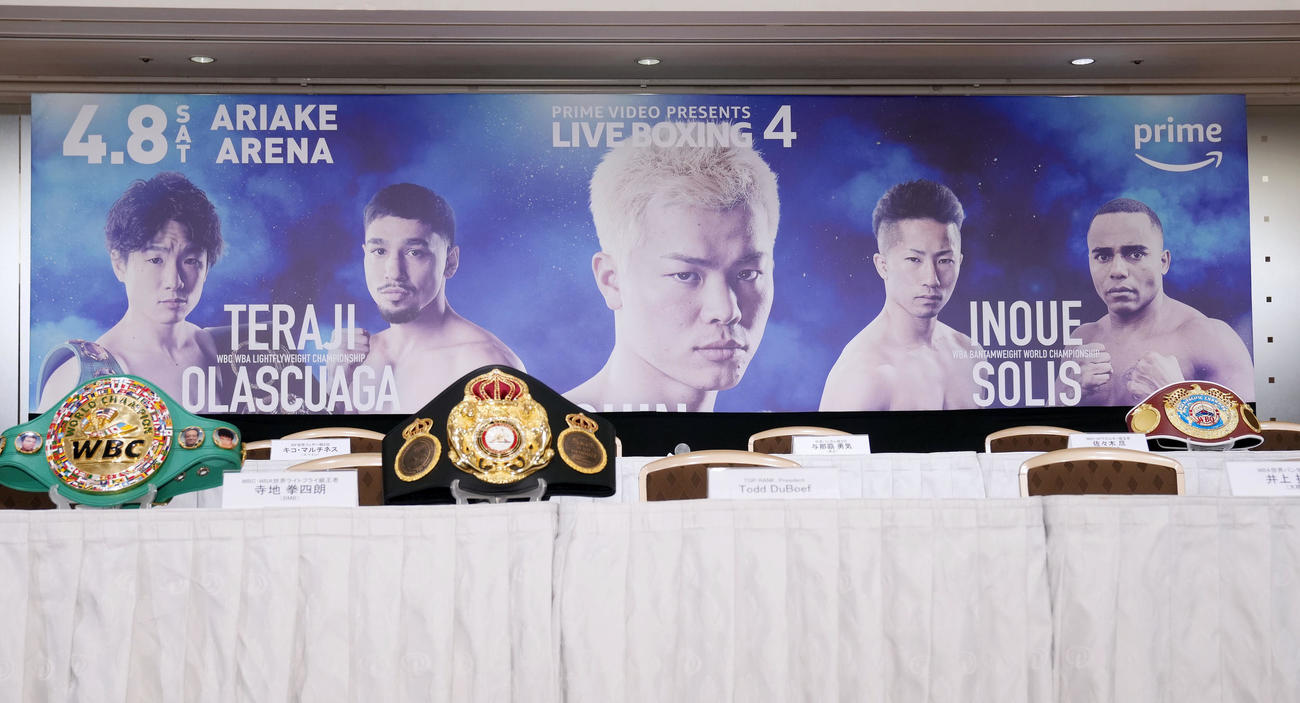 ダブル世界戦会見で飾られた巨大ポスターでは、那須川の写真が真ん中でいちばん大きく配置されていた（撮影・狩俣裕三）