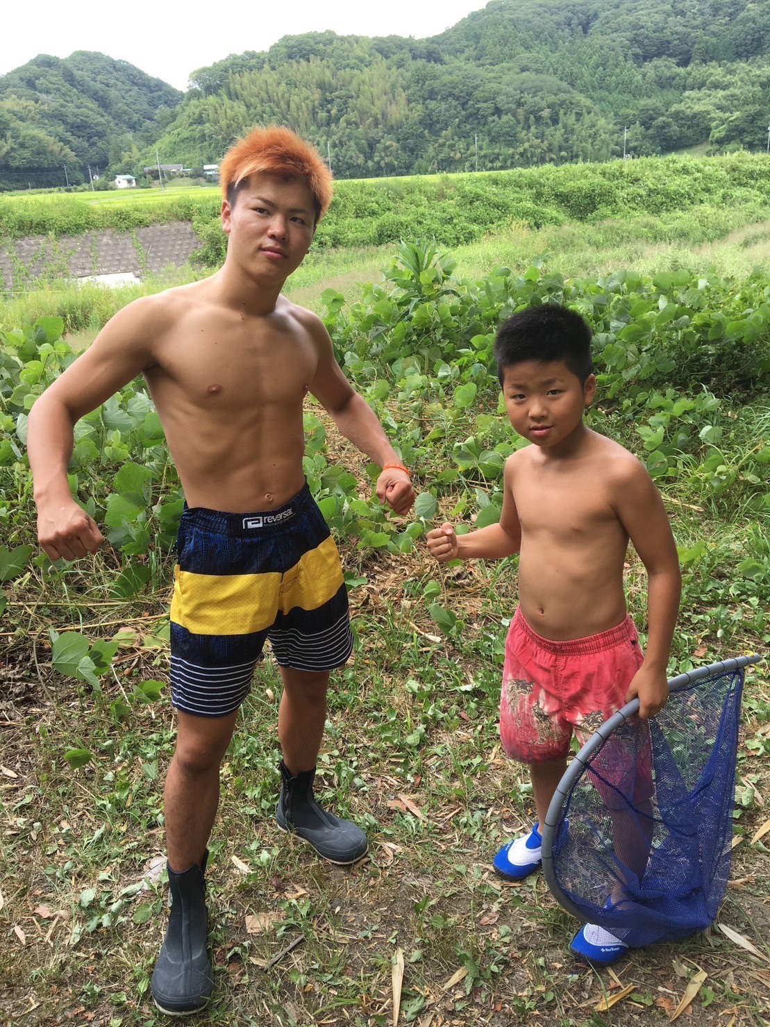 那須川天心（左）と実弟でプロ格闘家の龍心（那須川家提供）