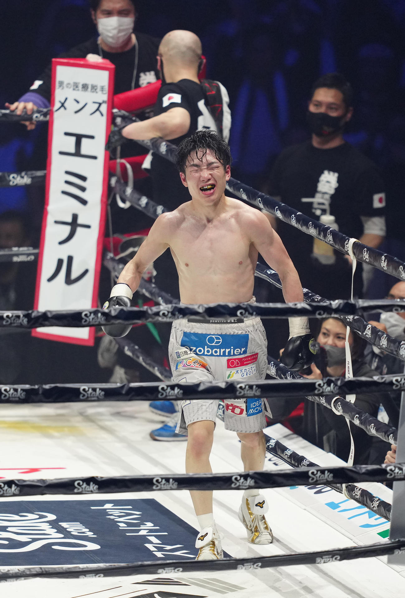 オラスクアガに9回TKO勝ちした寺地（撮影・江口和貴）