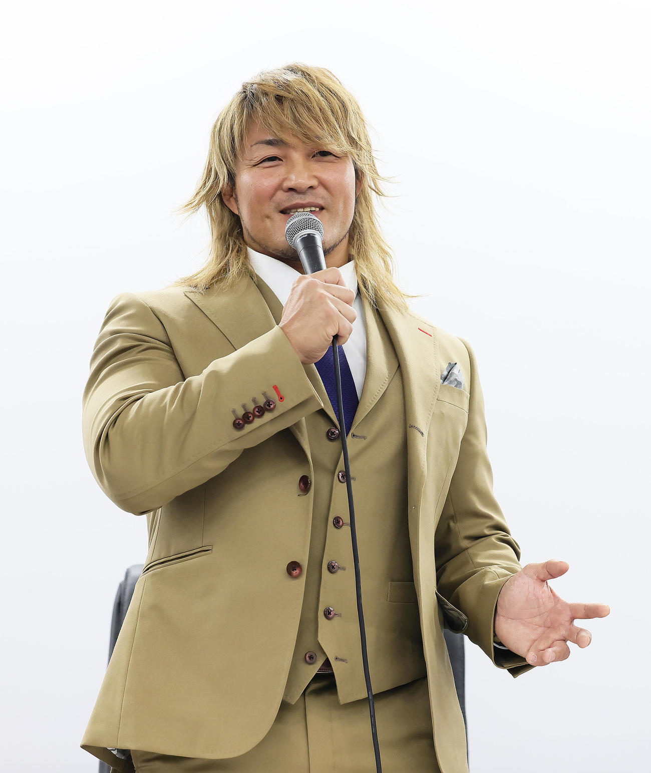 合同会見を行った新日本プロレス棚橋（撮影・足立雅史）