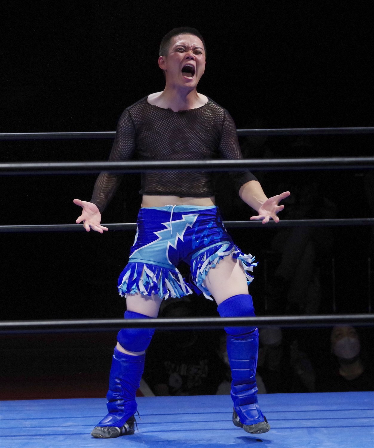 TOMOYAはリング上で、大声で叫ぶ（提供・新根室プロレス）　