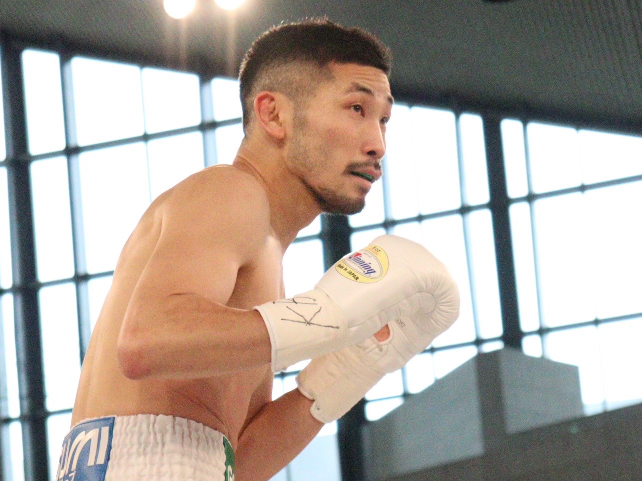 韓国でのフェザー級転向2戦目で判定負けし、引退表明した元IBF世界スーパーバンタム級王者岩佐亮佑（提供：TBプロモーション）