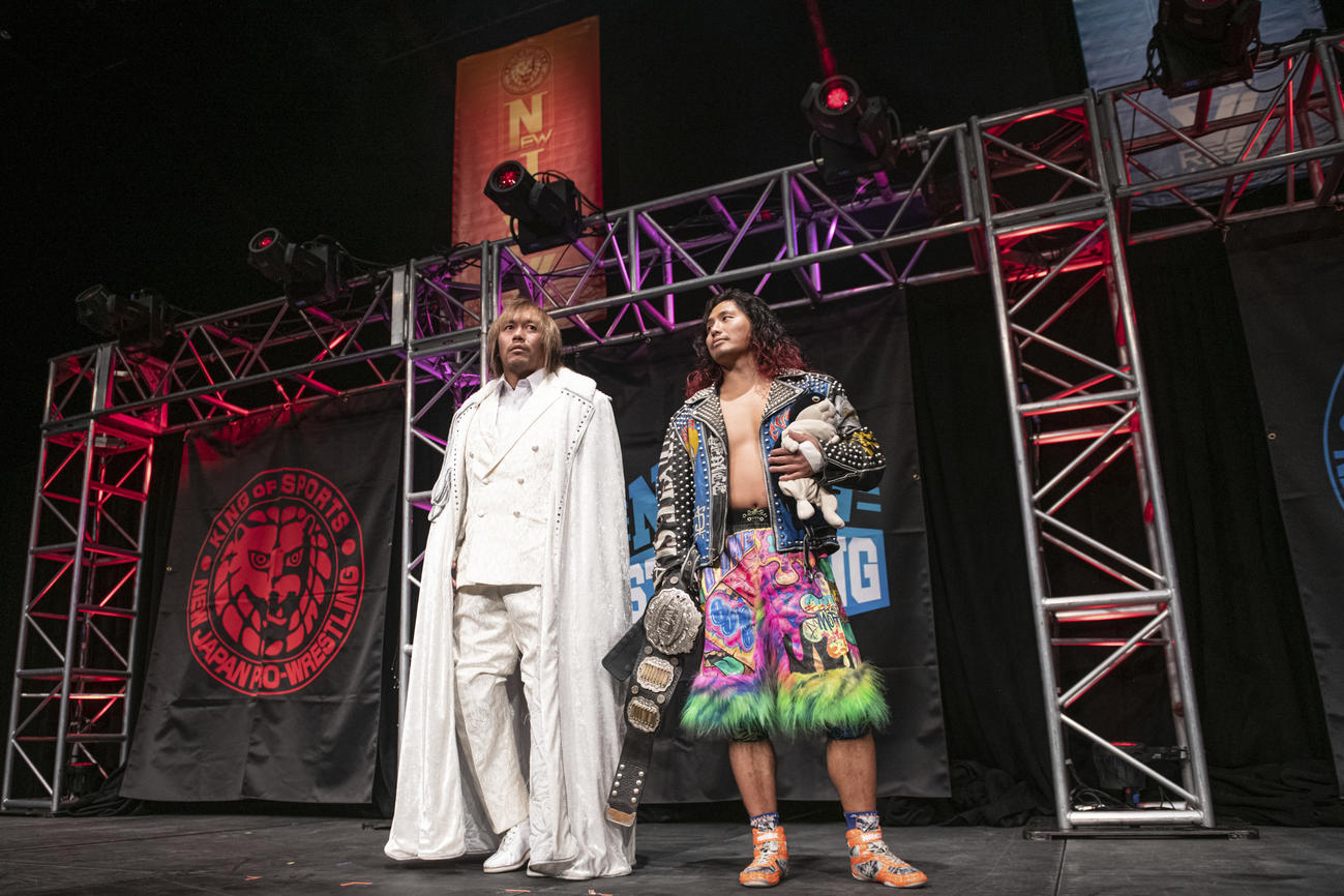 SANADA＆金丸義信とのタッグマッチにに敗れた左から内藤哲也＆高橋ヒロム（新日本プロレス提供）