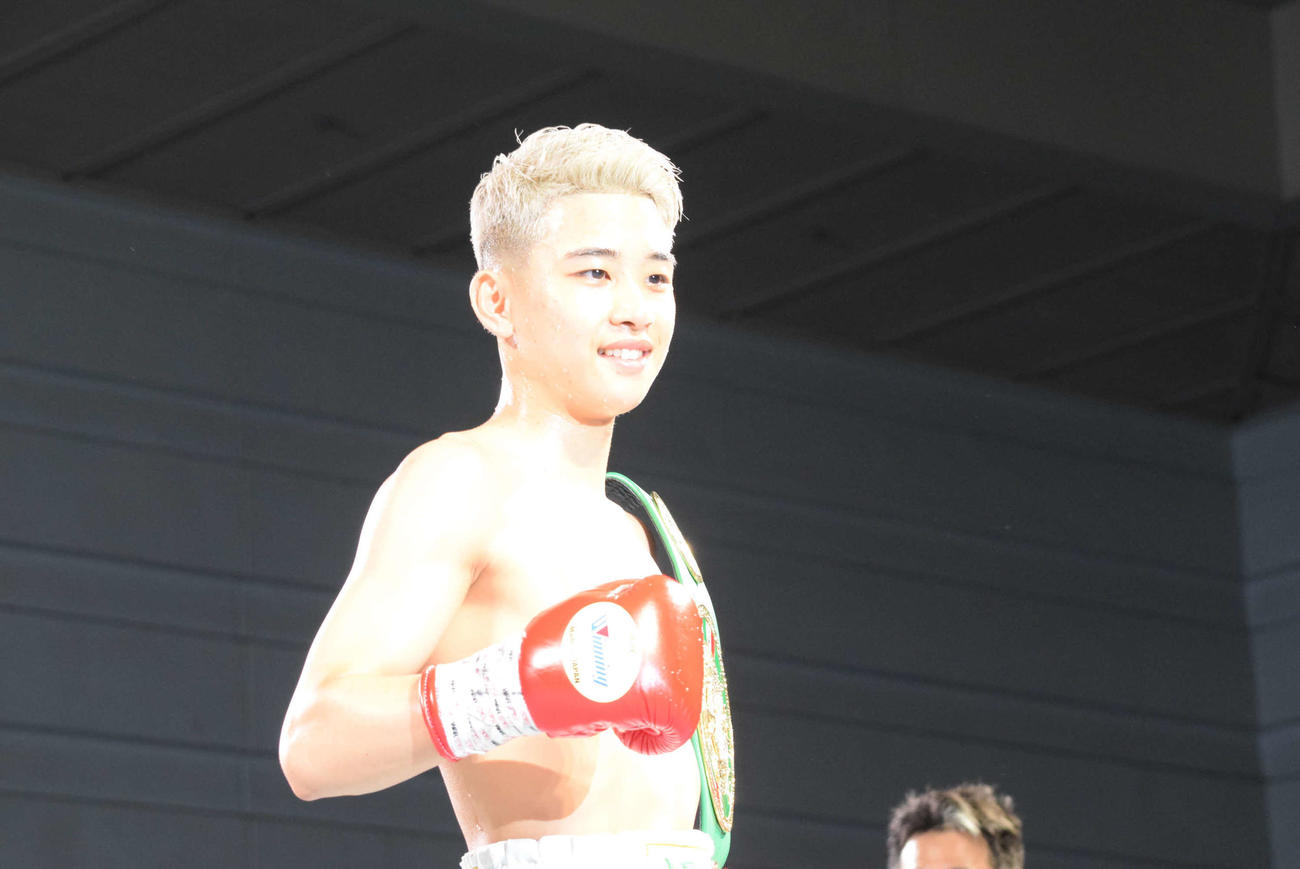 圧倒的な強さででWBC世界ユース・ライトフライ級王座を獲得した尾崎優日（撮影・阪口孝志）
