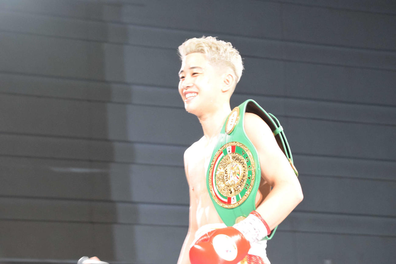 圧倒的な強さででWBC世界ユース・ライトフライ級王座を獲得した尾崎優日（撮影・阪口孝志）