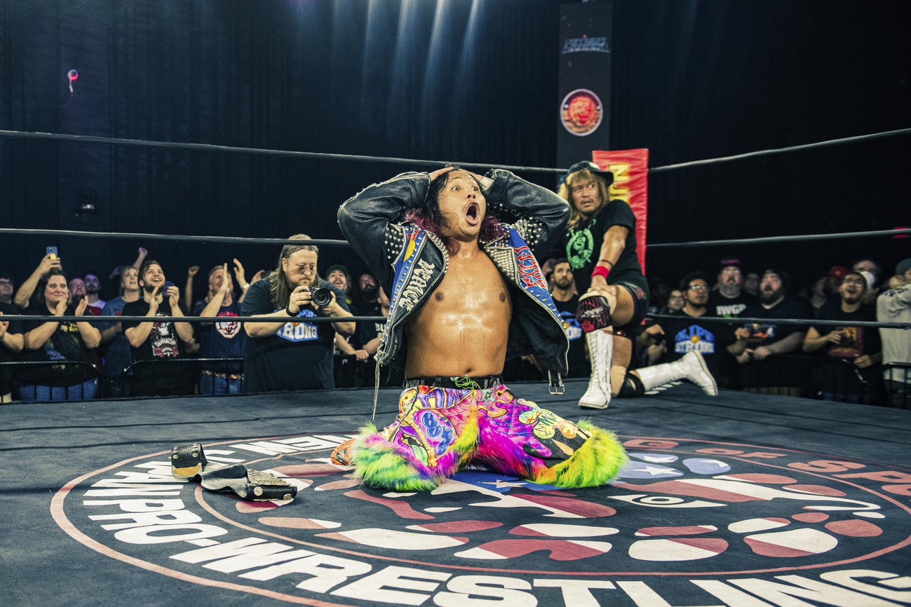 All Star Jr. Festivalが米国でも開催されると聞いて喜ぶ高橋ヒロム（新日本プロレス提供）