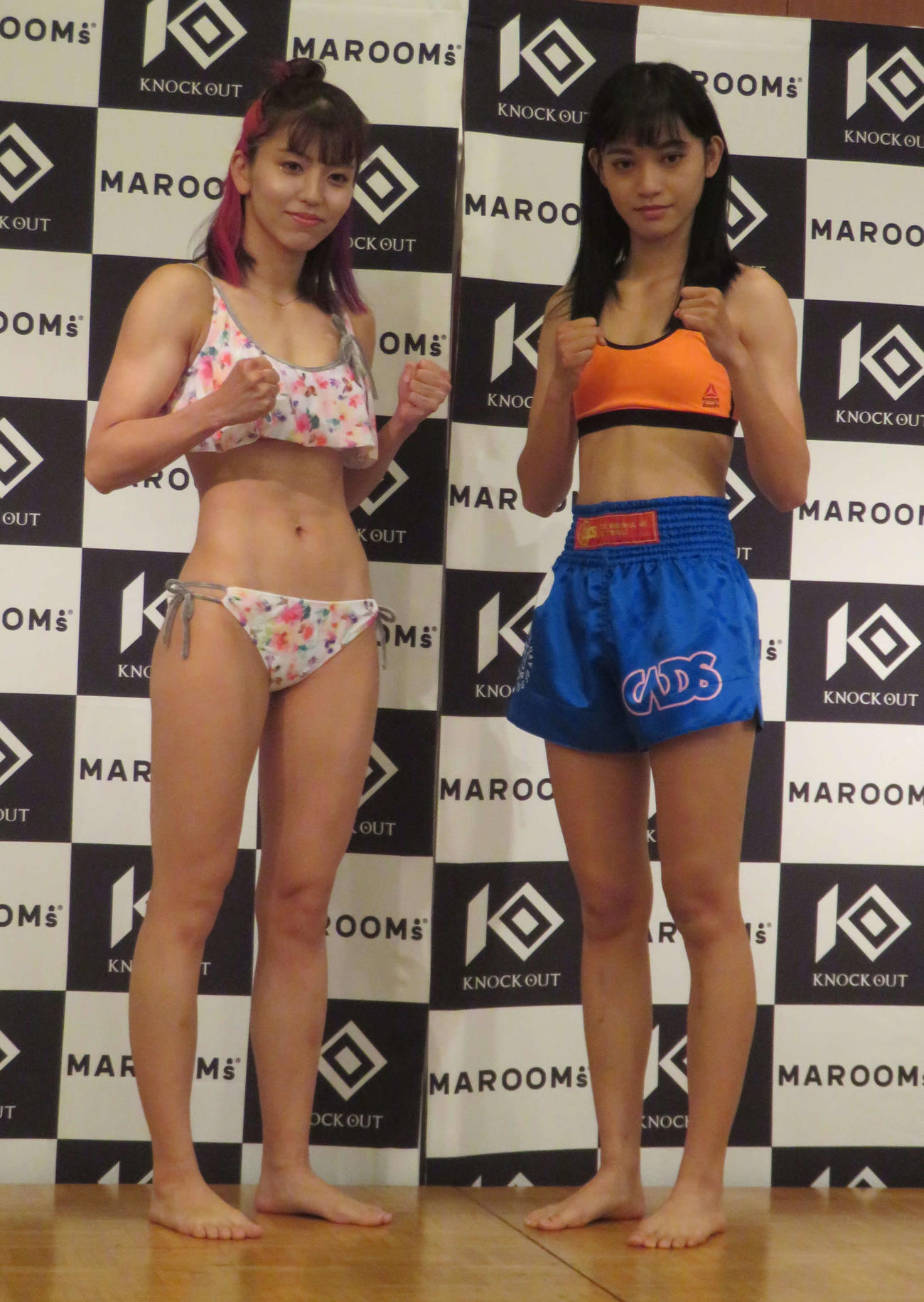 公式戦復帰に向けて計量クリアしたぱんちゃん璃奈（左）と対戦相手のワン・チンロン