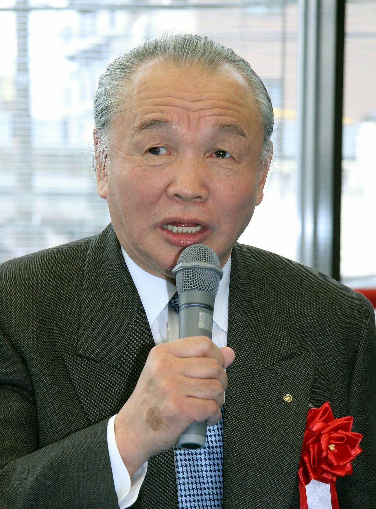大橋ジム移転祝賀会　祝辞を述べるヨネクラジム米倉健司会長（2006.11.11撮影）