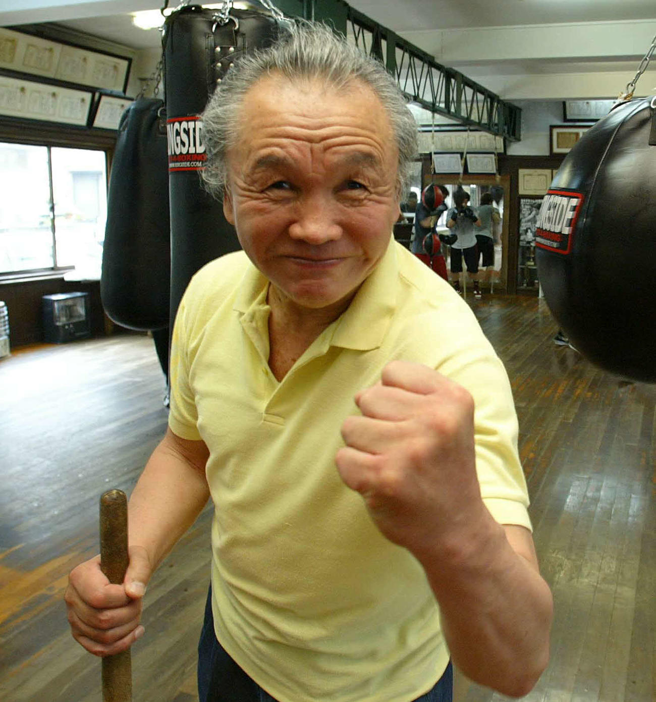 米倉健司会長68歳！世界王者育成を目指し今日もガッツポーズで気合を入れた（2003年５月撮影）
