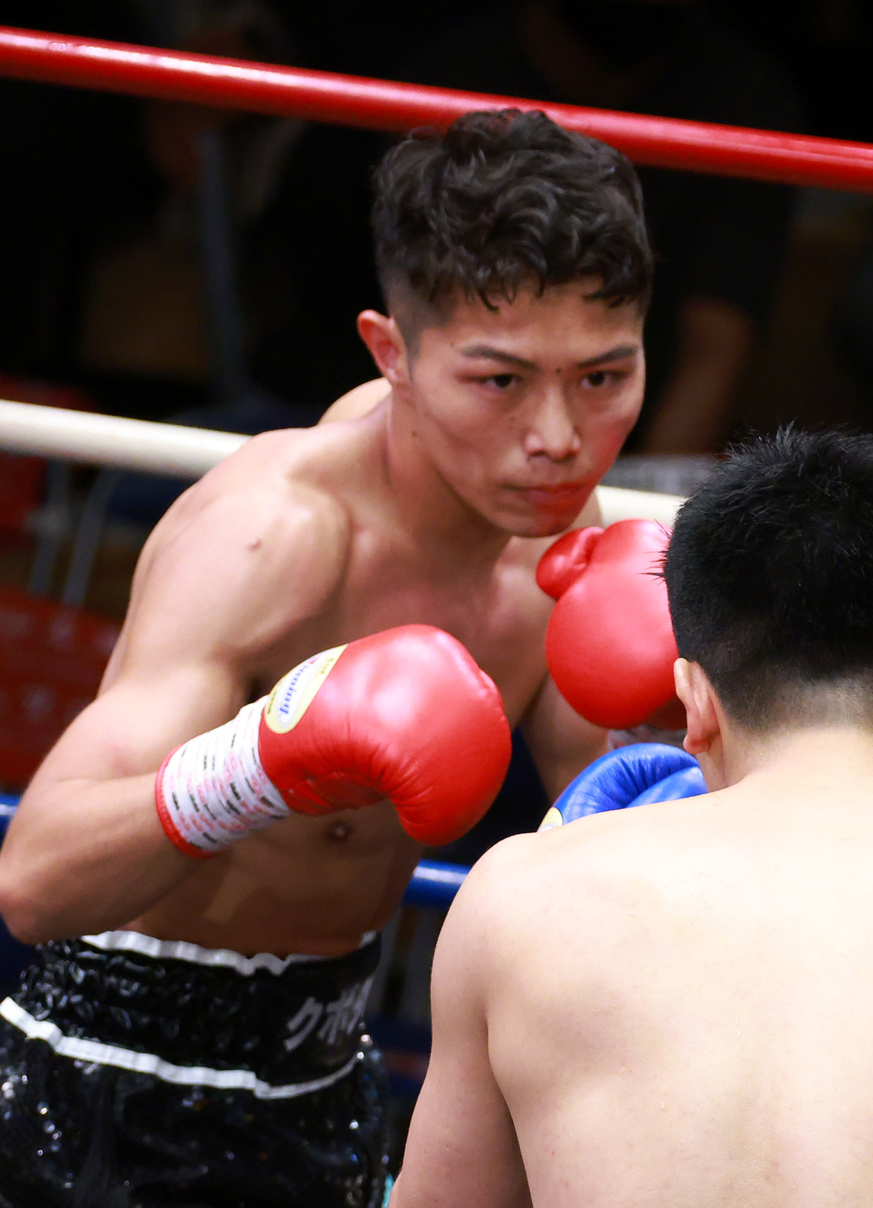 構える保田克也（2021年5月21日撮影）