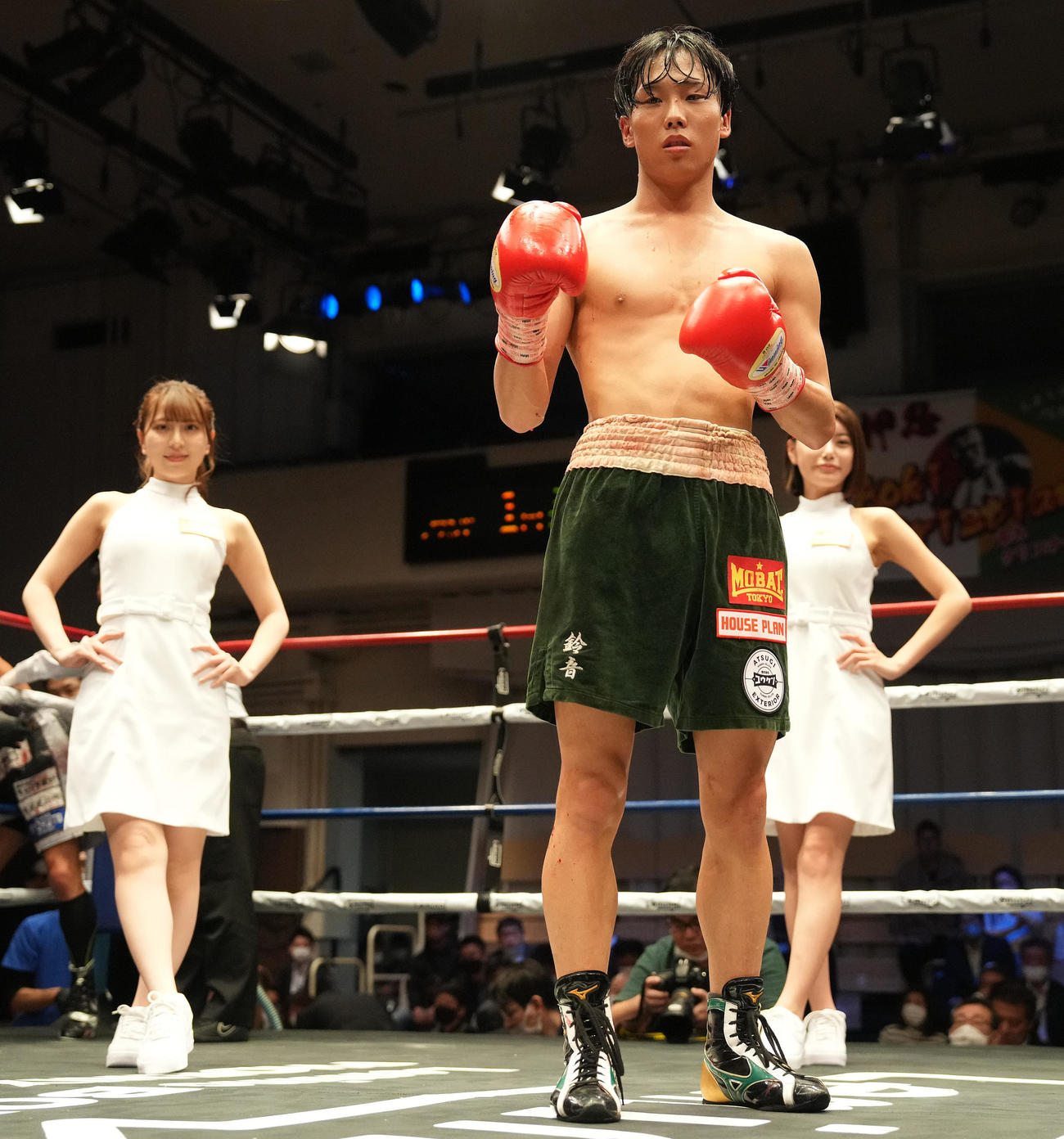 北野対沢田　沢田に勝利した北野（撮影・鈴木みどり）