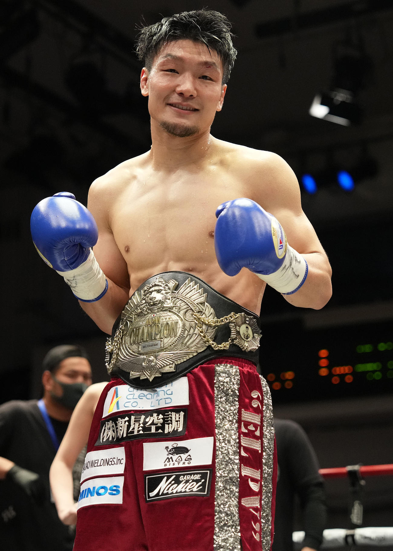 重田対坂井　重田に2回TKO勝ちした坂井（撮影・鈴木みどり）