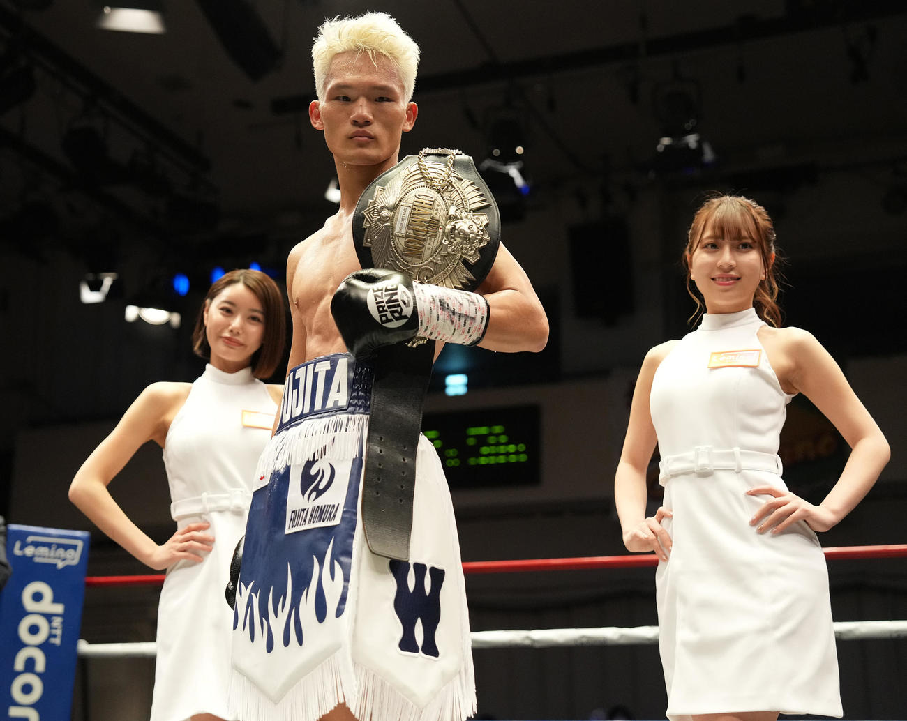 アオキ対藤田　アオキに2回TKO勝ちした藤田（撮影・鈴木みどり）