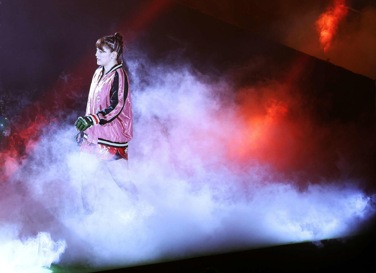 入場するRENA（撮影・河田真司）