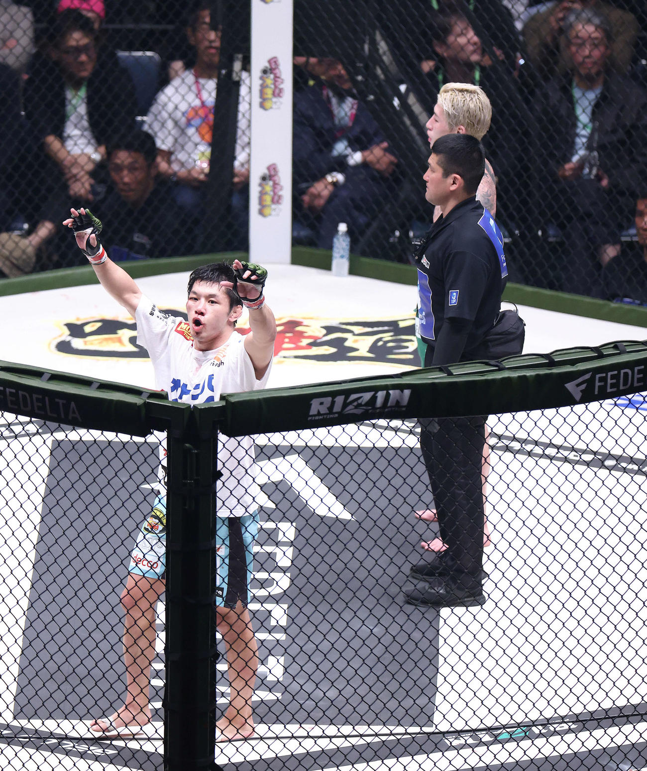 29日、平本蓮（奥）に判定勝利する斎藤裕