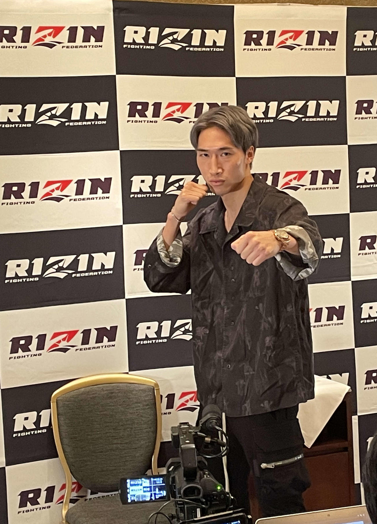 大会2日前の出場全選手のインタビューに臨んだ安保瑠輝也