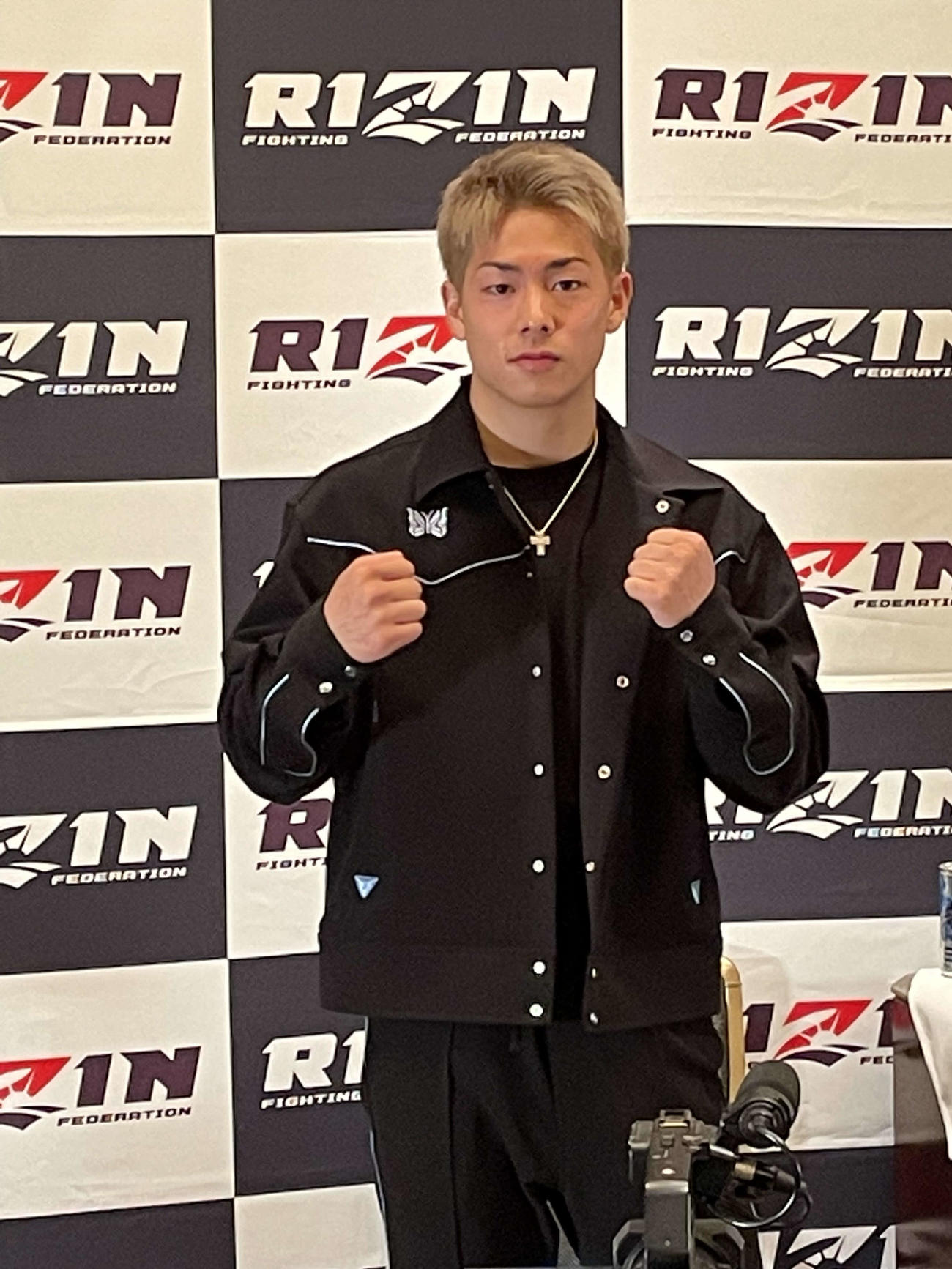 大会2日前の出場全選手のインタビューに臨んだ三浦孝太