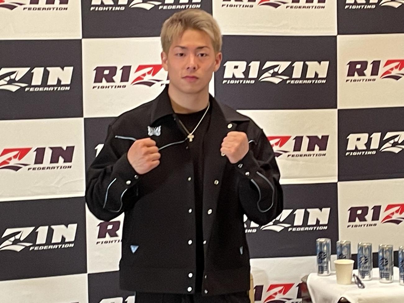 大会2日前の出場全選手のインタビューに臨んだ三浦孝太