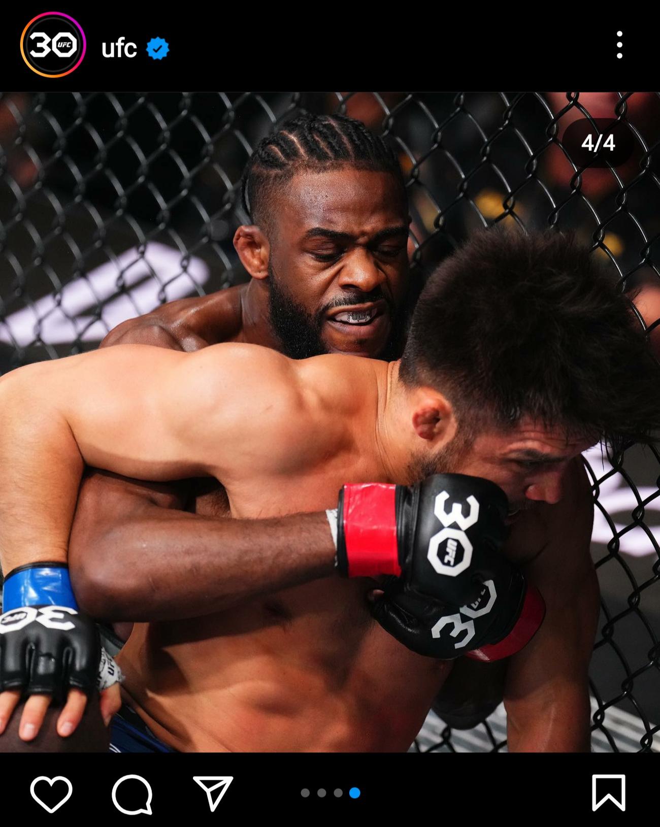 元UFC2階級制覇王者ヘンリー・セフード（手前）の背後を取るUFCバンタム級王者アルジャメイン・スターリング（UFC公式インスタグラムから）