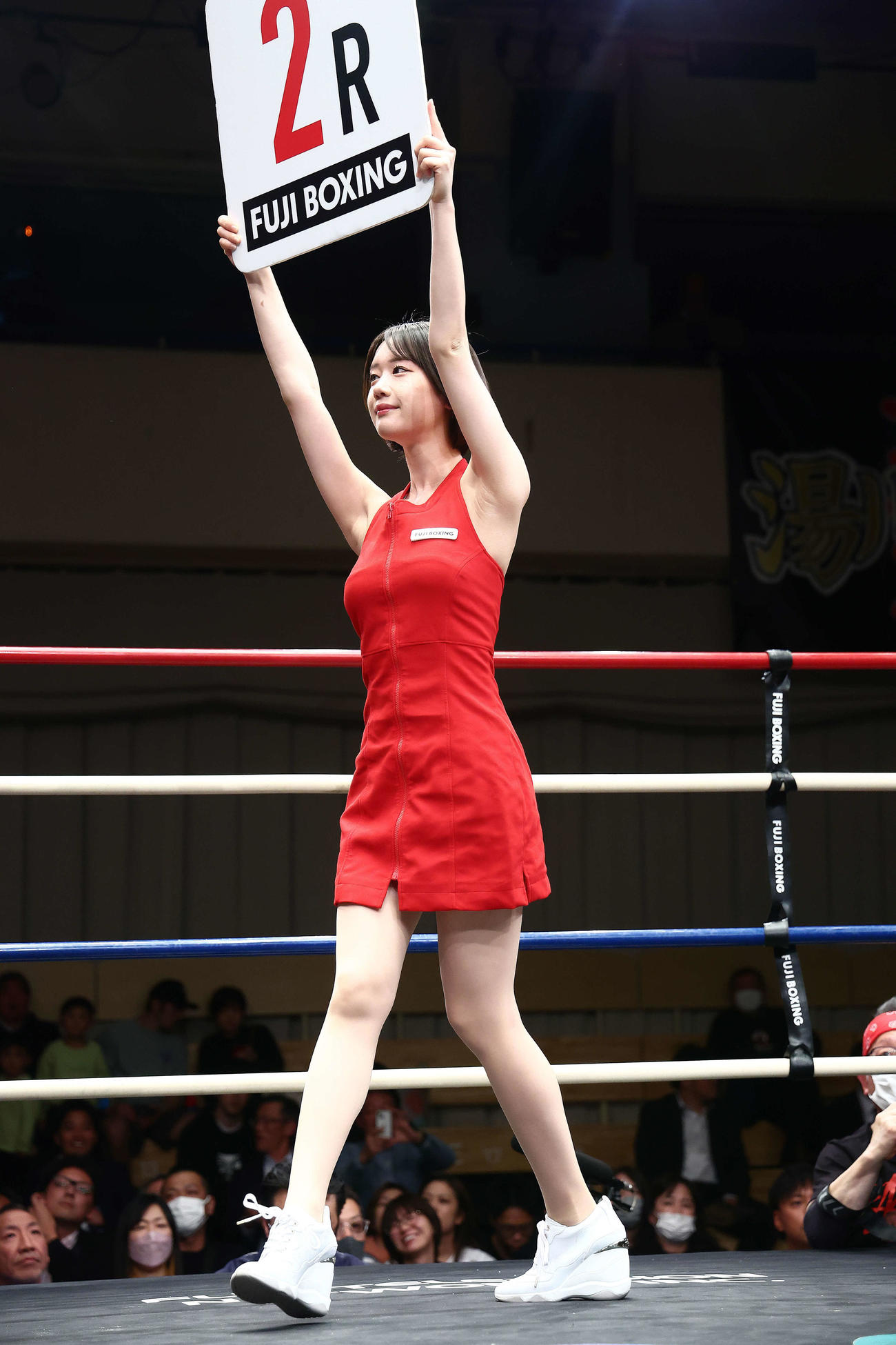 リングを彩る新唯（撮影・河田真司）