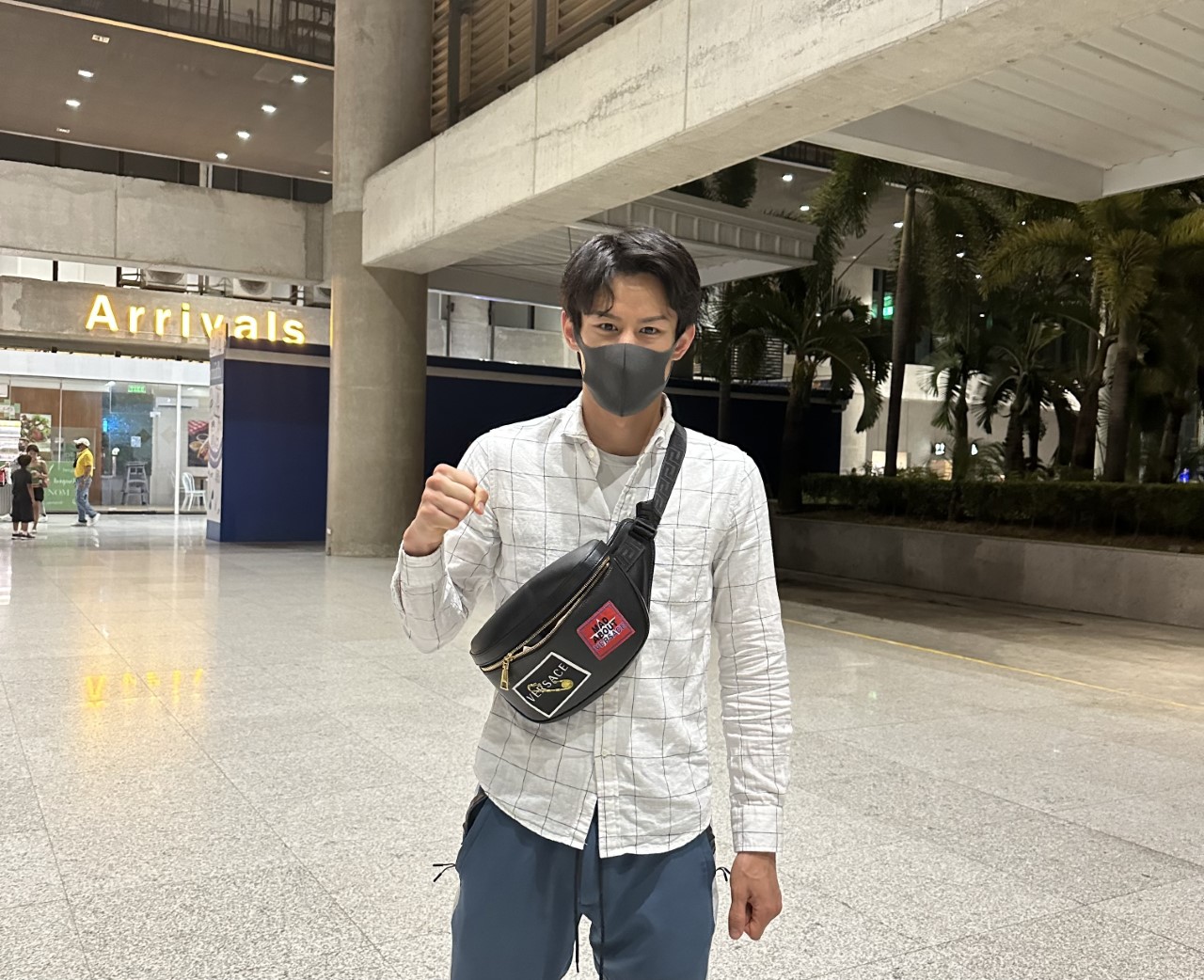 合宿を行うフィリピンの空港に到着したボクシングアジア王者の力石（力石選手提供）
