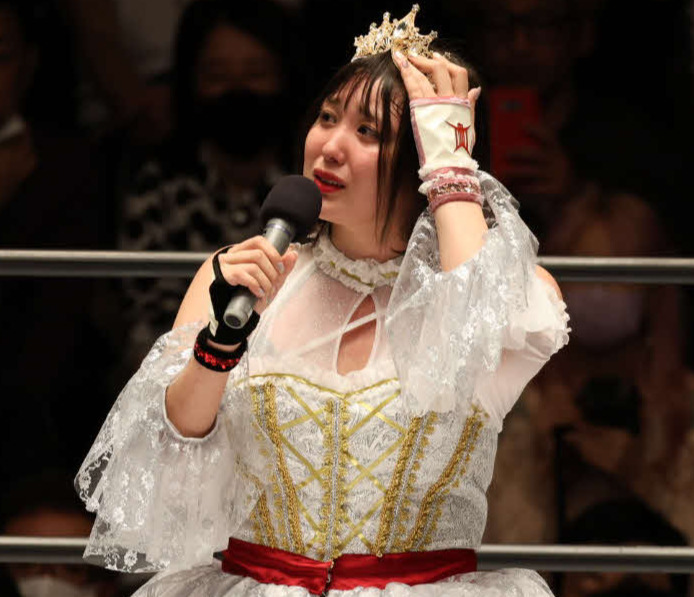 スターダム後楽園大会　引退セレモニーであいさつするひめか（撮影・渋谷征平）