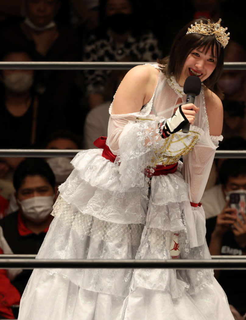 スターダム後楽園大会　引退セレモニーであいさつするひめか（撮影・渋谷征平）