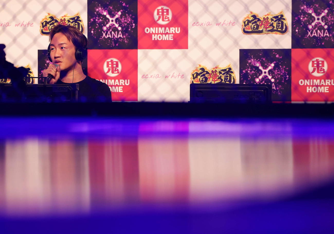 開始前、あいさつする朝倉未来（撮影・河田真司）