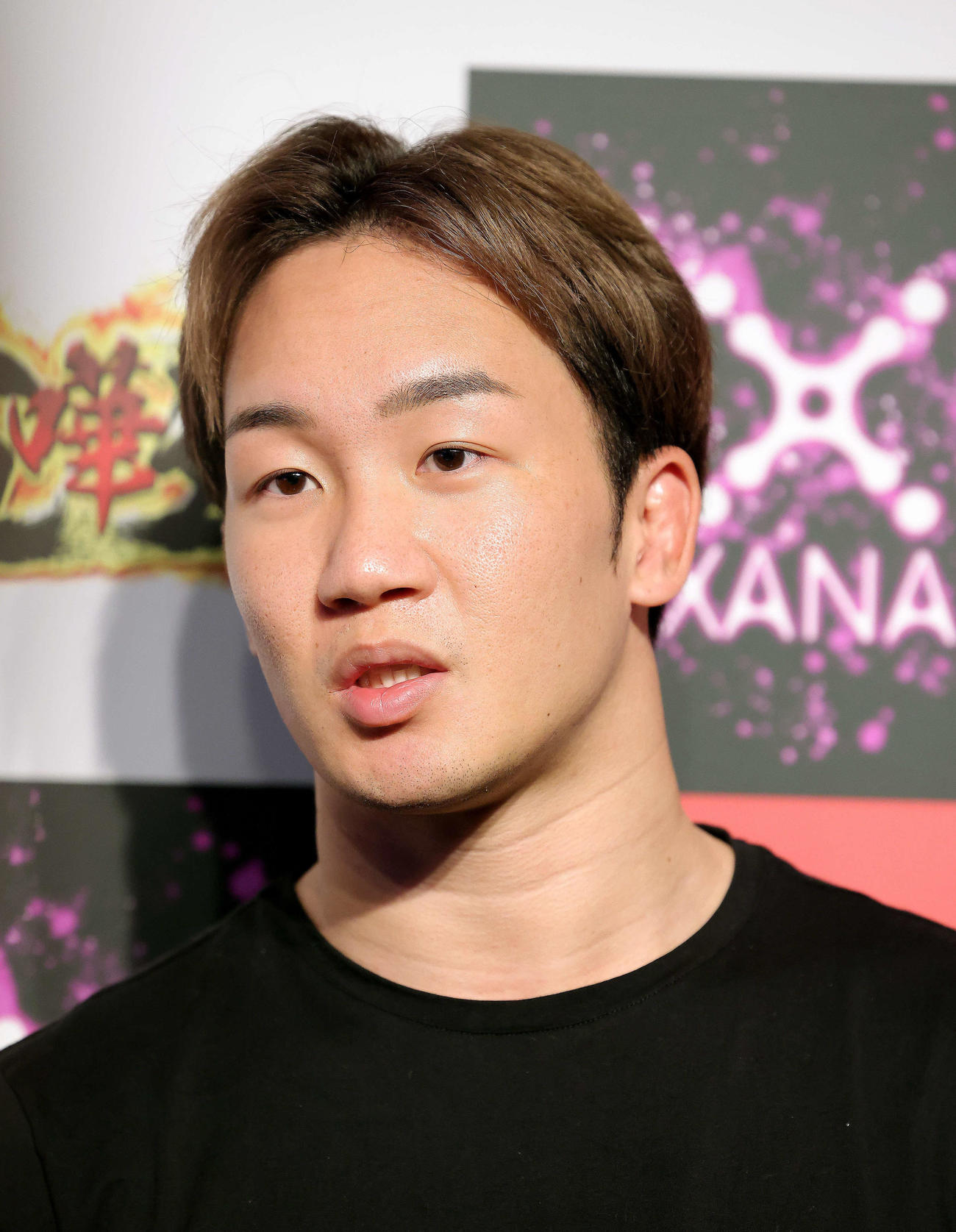 試合後、囲みに応じる朝倉未来（撮影・河田真司）