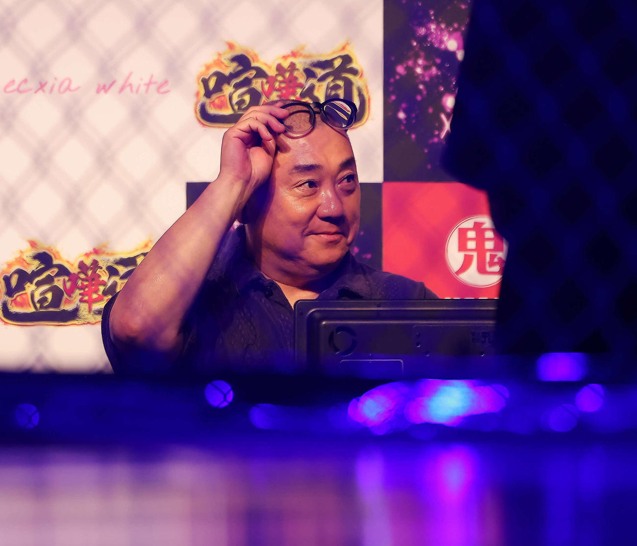 解説に臨む山本圭壱（撮影・河田真司）