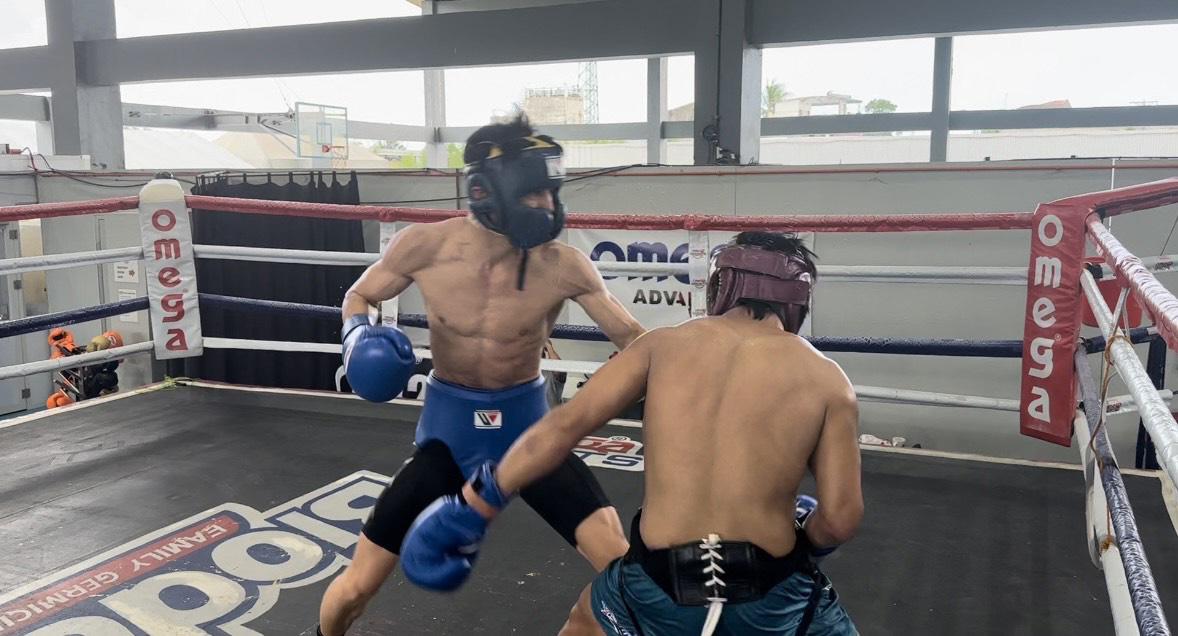 フィリピン合宿を行ったボクシング力石（左）（本人提供）