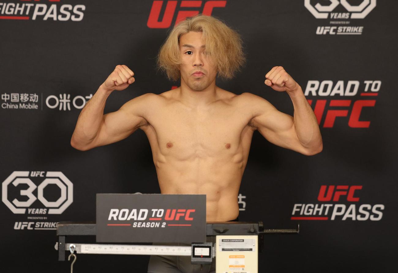 ROAD TO UFCフェザー級5分3回に向けて計量クリアした佐須啓祐（C）Zuffa LLC／UFC