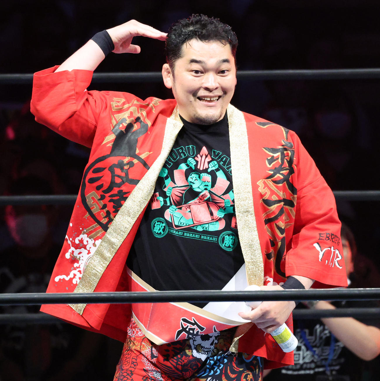 入場する矢野通（撮影・中島郁夫）