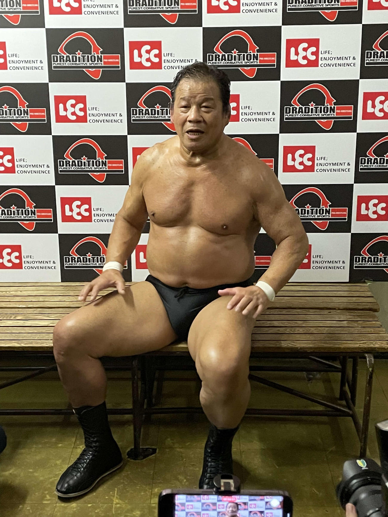 高橋ヒロムとのタッグマッチを終えて、試合後にヒロムからシングルマッチを要求された藤波辰爾
