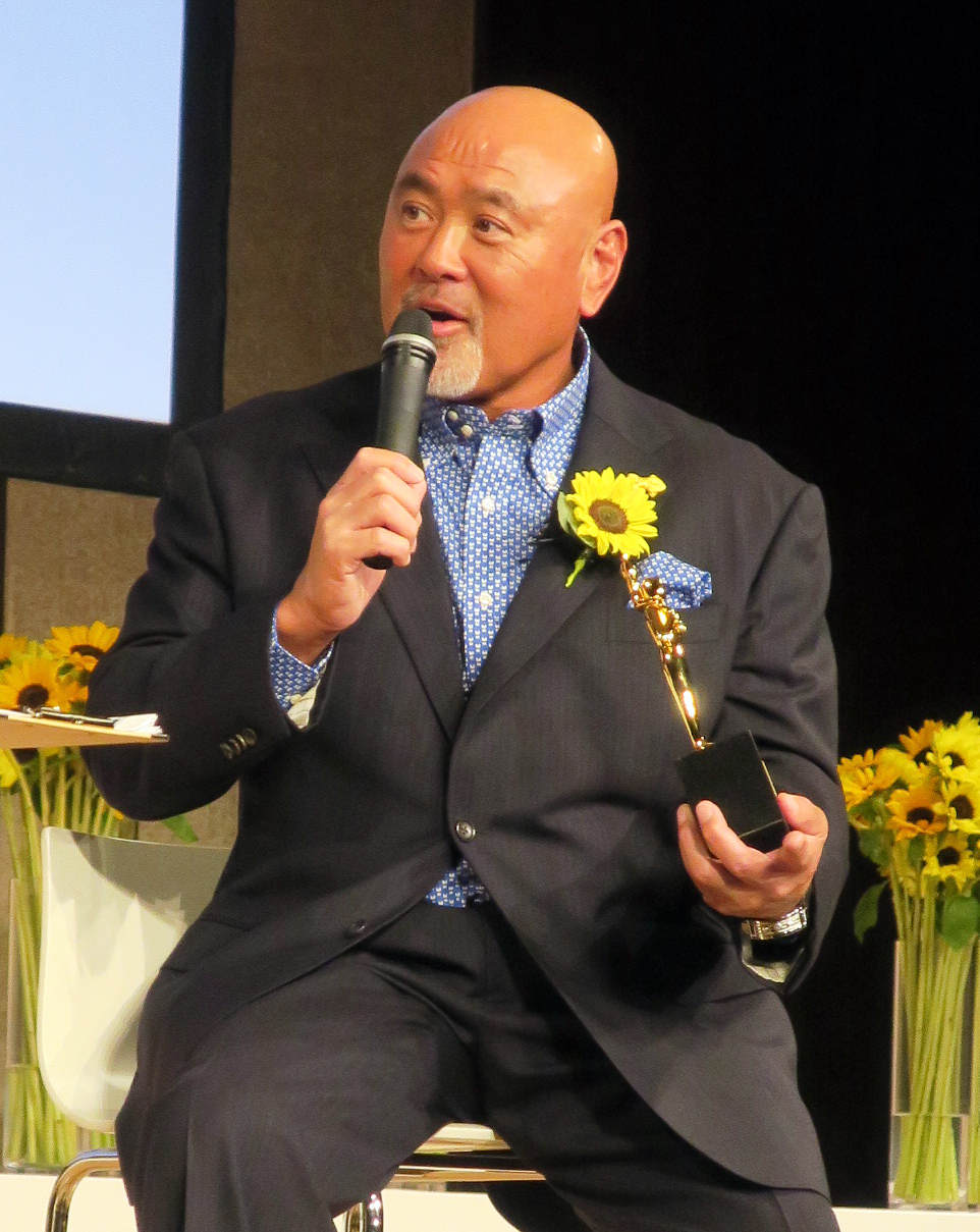 第42回ベスト・ファーザー「イエローリボン賞」に選ばれ喜びを語る武藤敬司