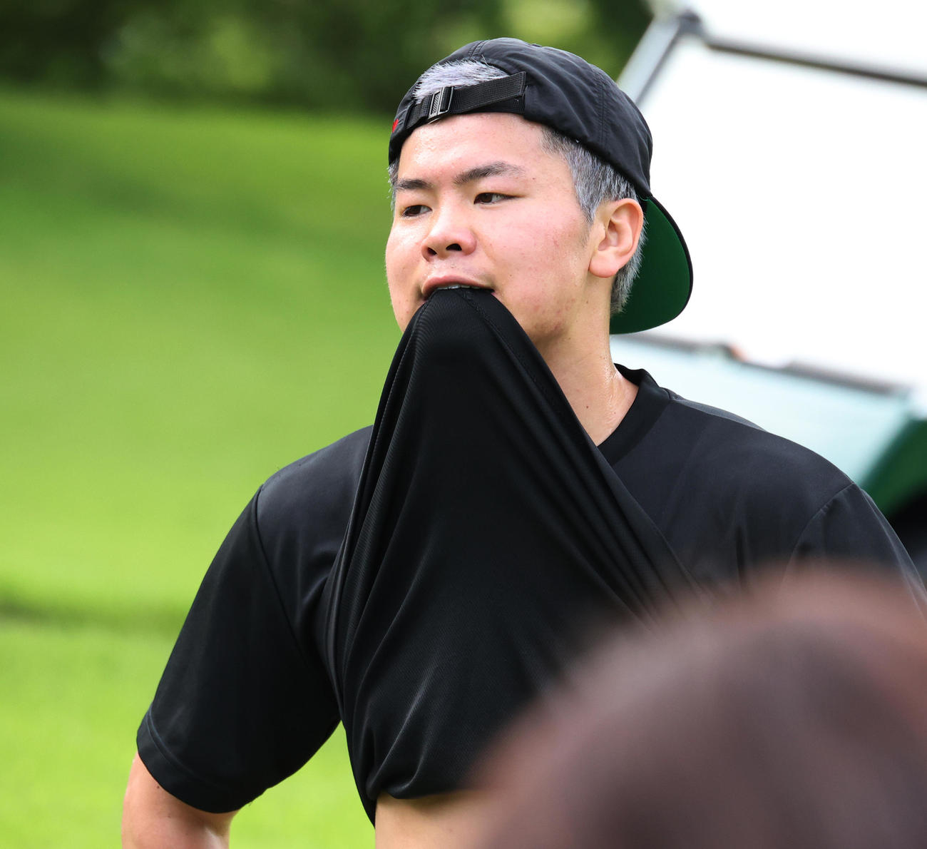 ランニングトレーニングで疲れた表情を見せる那須川（撮影・中島郁夫）