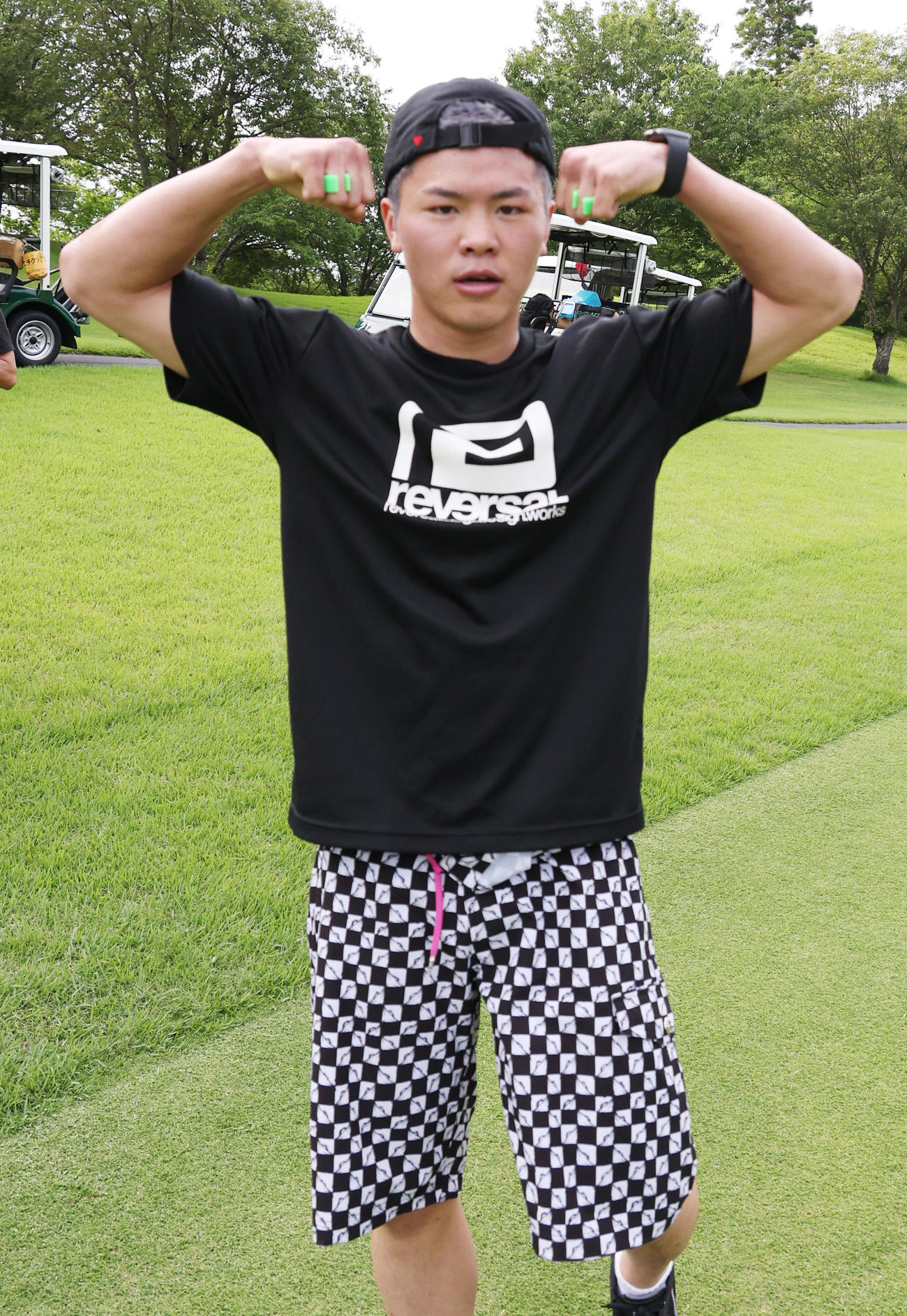 ランニングトレーニングでヘトヘトになりながらも「疲れてないポーズ」をする那須川天心（撮影・中島郁夫）