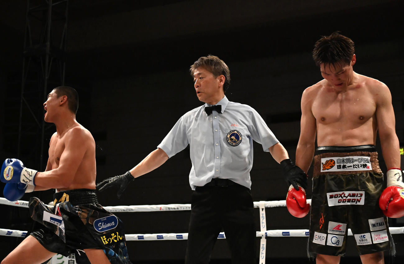 帝尊康輝（左）に判定負けをした野中悠樹（右）（撮影・石井愛子）