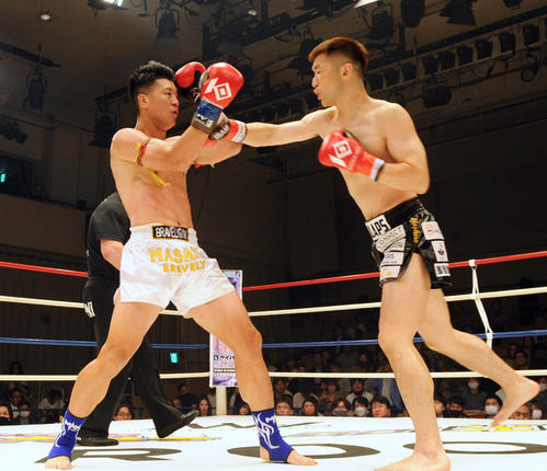 KNOCK OUT】現役医師ファイターMASATO津崎善郎にTKO負け 復帰後初勝利 KNOCK OUT】現役医師ファイターMASATO津崎善郎にTKO負け 復帰後初勝利