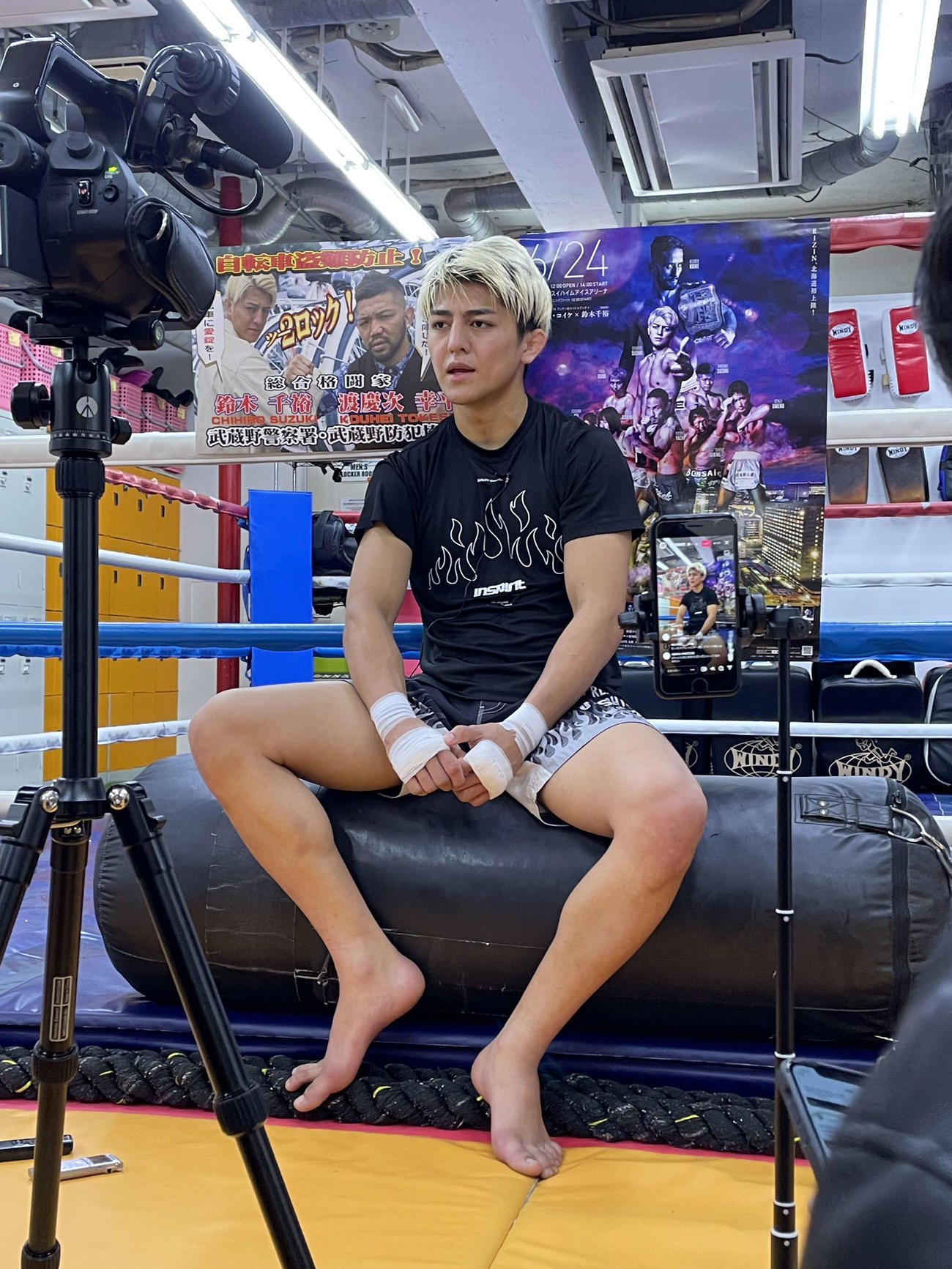 24日のRIZIN.43へ向けて練習を公開し、囲み取材を受ける鈴木千裕